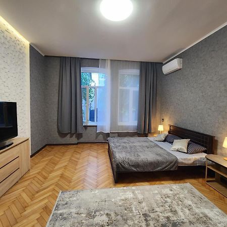 O.O.Apart.2 Černivci Esterno foto