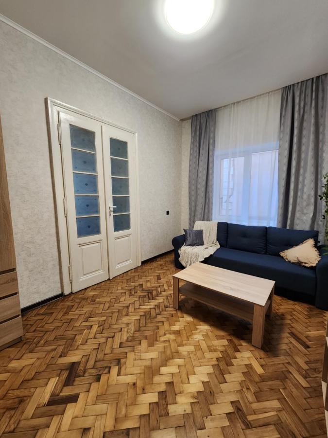 O.O.Apart.2 Černivci Esterno foto